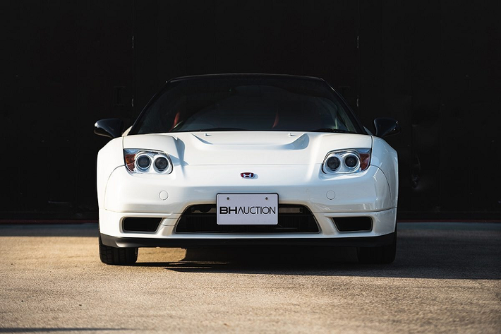 Chiếc xe sẽ được bán đấu giá, với mức khởi điểm là 408.000 USD. Giá xe Honda NSX-R đời 2002 này còn cao hơn cả những siêu xe mới như McLaren 765LT (385.139 USD) hay Ferrari 812 Superfast (340.000 USD).