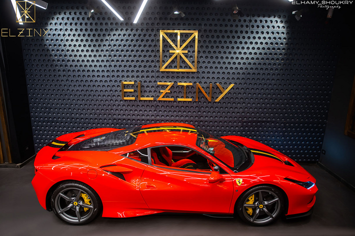 Ferrari F8 Tributo Modena Italy vẫn được trang bị khối động cơ V8 tăng áp kép, có dung tích 3.9 lít được cải tiến so với người tiền nhiệm 488 GTB và sở hữu sức mạnh ngang chiếc 488 Pista.