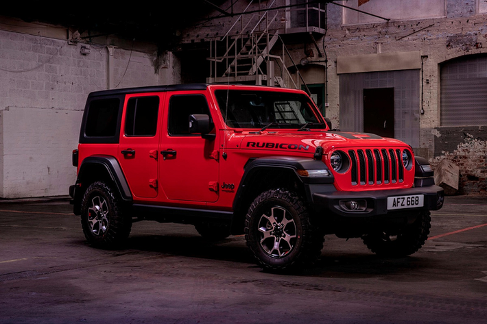 Sau khi giới thiệu loạt xe 80th Anniversary Edition tại Mỹ để đánh dấu 8 thập kỷ phát triển, Jeep tiếp tục ra mắt phiên bản đặc biệt cho Wrangler với tên gọi 1941 Edition. Jeep Wrangler 1941 Edition mới được sản xuất giới hạn 41 chiếc và bán độc quyền tại Anh quốc.