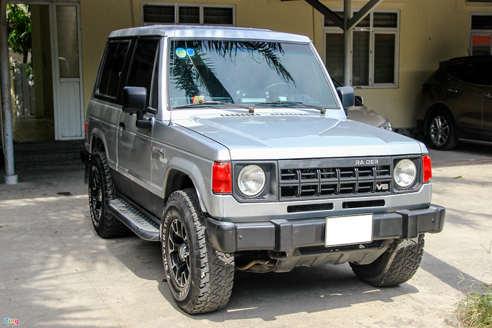 Mẫu xe mini SUV Dodge Raider được bán trong quãng thời gian ngắn, từ năm 1987 đến năm 1990. Thực chất, đây là biến thể 3 cửa của Mitsubishi Pajero thế hệ đầu tiên, được đổi tên và phân phối tại thị trường Mỹ. Chiếc Raider trong bài viết thuộc sở hữu của một người chơi xe tại Hà Nội.