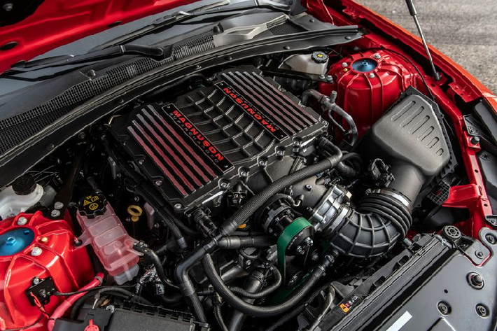 Tất cả những thay đổi trên đã giúp Chevrolet Camaro Exorcist mạnh mẽ tới 1.000 mã lực và có mô-men xoắn cực đại 1.197 Nm. Sức mạnh này giúp chiếc xe cơ bắp Mỹ dễ dàng tăng tốc từ 0 - 97 km/h chỉ trong 2,1 giây trước khi cán tốc độ tối đa 349 km/h.