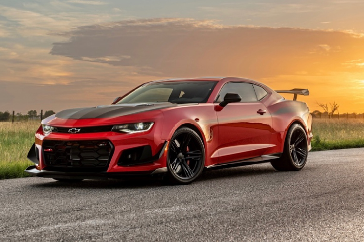 Chevrolet Camaro Exorcist 1000 mã lực sở hữu ngoại thất độc đáo với biểu tượng kỷ niệm 30 năm (30th-anniversary) được bao quanh bởi vòng nguyệt quế ở 2 bên sườn xe - đặt ngay sau vòm bánh trước. Ngoài ra, mỗi chiếc đều được đi kèm một tấm kim loại đánh số thứ tự xuất xưởng và dòng chữ "Anniversary Edition".