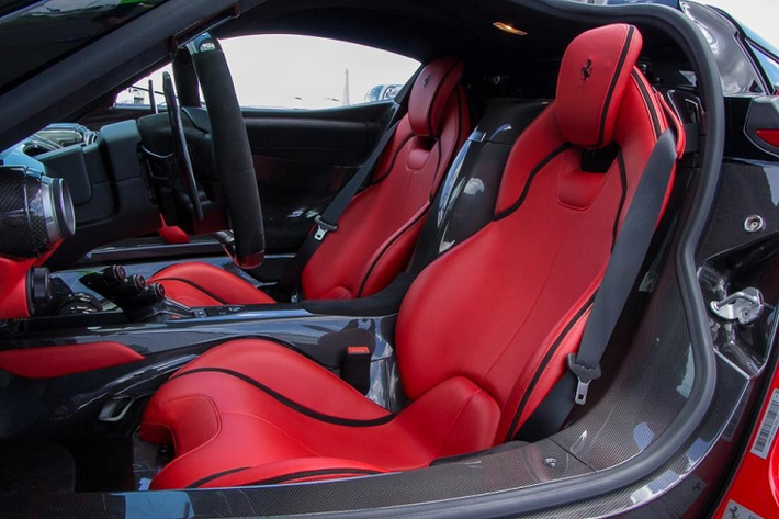 Một số nguồn tin nội bộ cho biết, người đăng video siêu xe Ferrari LaFerrari về Việt Nam đã từng sở hữu bộ sưu tập xe rất hoành tráng bao gồm Ferrari SF90 Stradale, Ferrari F8 Spider, Lamborghini Aventador SVJ, McLaren 765LT và gần đây nhất là siêu phẩm Porsche 918 Spyder.