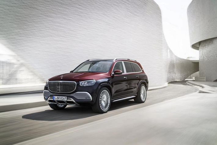 Mercedes-Benz Việt Nam sẽ cung cấp chế độ hậu mãi và chính sách bảo hành chính hãng 3 năm cho Mercedes-Maybach GLS 600 4MATIC. Với mức giá bán ra dự đoán từ 12,5 đến 14,5 tỷ đồng, xe sẽ rẻ hơn các đại lý tư nhân khoảng gần 4 tỷ đồng (đại lý tư nhân đang chào bán khoảng hơn 16 tỷ đồng).