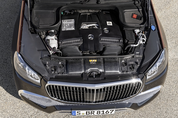 “Trái tim” của Mercedes-Maybach GLS 600 4MATIC là khối động cơ tăng áp kép V8 4.0L tạo ra 558 mã lực và 730 Nm momen xoắn. Chưa dừng lại tại đó, sức mạnh của chiếc xe còn được hỗ trợ bởi hệ thống lai mild-hybrid EQ Boost 48V bổ sung thêm 22 mã lực và 250 Nm.