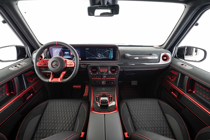 Chiếc G-Class trong gói độ Brabus Rocket 900 đã được Brabus trang bị một bộ bodykit mang đậm phong cách của hãng độ. Xe được nâng cấp với bộ bodykit Widestar giúp tăng tính khí động học cũng như đem lại diện mạo hầm hố hơn. Phần cản trước của chiếc G-Class Brabus Rocket 900 đã được sửa đổi hoàn toàn với thiết kế để mang lại cho chiếc xe một vẻ bệ vệ, hầm hố cũng như tăng tính khí động học.