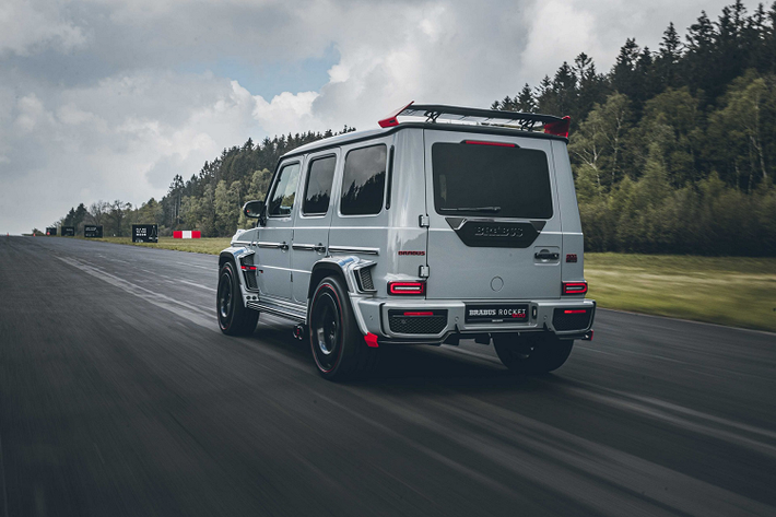 Chiếc xe được trang bị bộ mâm với thiết kế ấn tượng mang tên Brabus Monoblock "PLATINUM EDITION" Z được rèn công nghệ cao và được chế tác thông qua việc sử dụng các quy trình sản xuất hiện đại, mang đến một vẻ ngoài độc đáo cho xe. Nhằm tương xứng với vẻ ngoài oai phong của xe, Brabus đã lắp đặt cho xe bộ mâm có kích thước lên tới 24 inch.