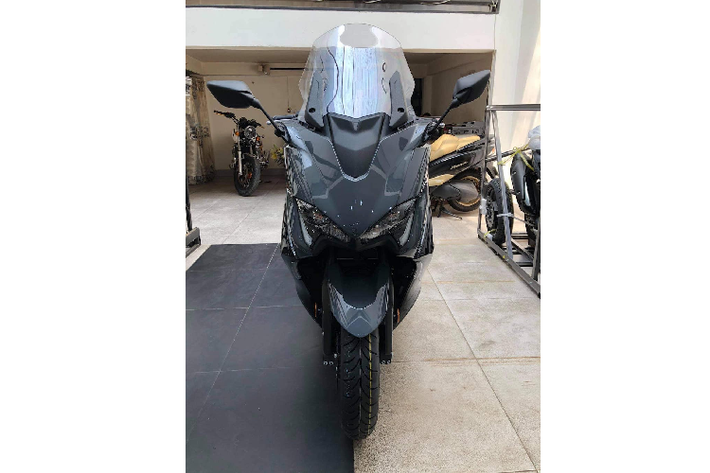 Trước đó vào cuối tháng 10/2020, chiếc xe ga Yamaha TMax 560 2021 đầu tiên đã về nước ta, cũng là bản Tech Max nhưng là đời 2020.