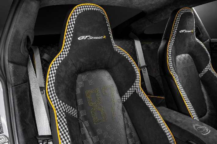 Trong thời gian tới, TechArt cũng sẽ cung cấp Gói Clubsport tùy chọn được thiết kế để khách hàng có thể sử dụng xe trên đường đua với những nâng cấp chuyên sâu hơn nữa bao gồm hệ thống ghế đua, hệ thống treo có thể điều chỉnh và khung chống lật giúp đảm bảo an toàn cho hành khách trong xe.