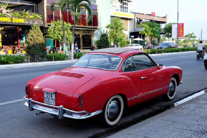 Được “chắp bút” bởi nhà thiết kế Luigi Segre (chủ sở hữu Ghia SpA) cùng với Karmann và hãng xe Volkswagen đã kết hợp để tạo nên một dòng xe Karmann Ghia (Type 14) khi trình làng nó vào năm 1955 tại Triển lãm Ô tô Quốc tế Frankfurt. Karmann Ghia (Type 14) đã trở thành một trong những chiếc xe đẹp nhất trong thập niên 1950.