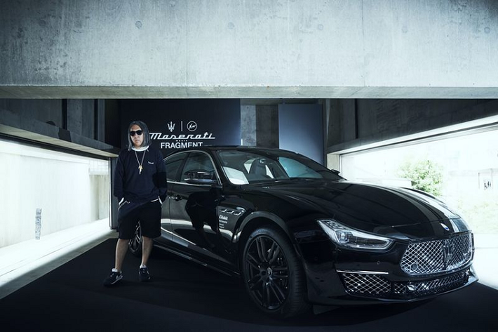 Đây là một lần hợp tác khá "bất thường" của Maserati nhưng cũng vì thế mà nó cho rằng sẽ tạo ra một bản giao hưởng thú vị giữa âm nhạc bay bổng và máy móc khô cứng. Hãng xe thể thao Ý sẽ chỉ sản xuất 175 chiếc Maserati Ghibli x Hiroshi Fujiwara đặc biệt mới, toàn bộ đều thuộc cấu hình Granlusso.