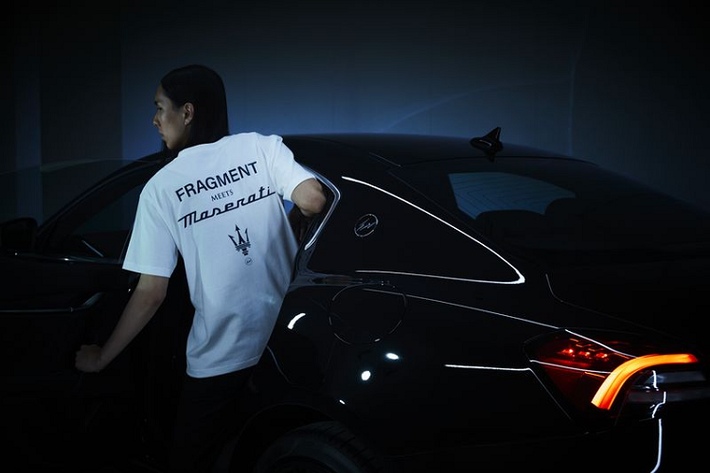 Hiroshi Fujiwara là một biểu tượng nổi tiếng và là người tiên phong cho văn hóa thời trang đường phố ở Tokyo vào những năm 1980.