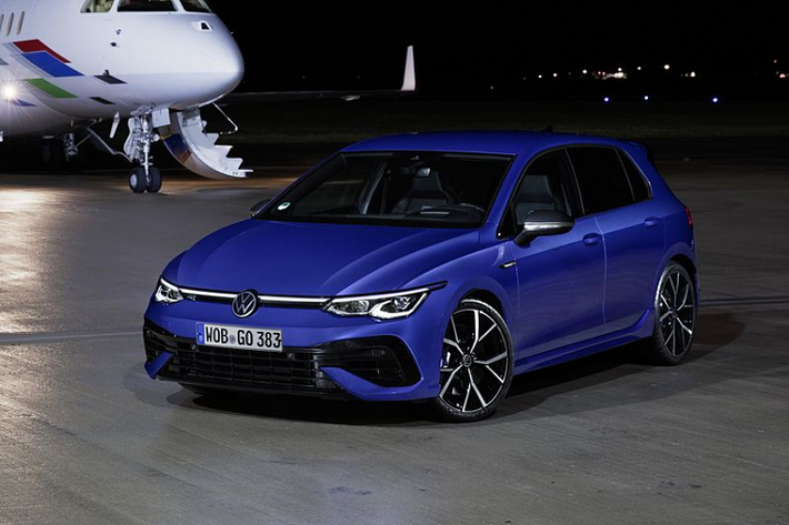 Theo một nguồn tin khá uy tín, Volkswagen Golf R 2021 mới sẽ có một phiên bản mạnh mẽ hơn, cho công suất tới 328 mã lực và mô-men xoắn cực đại 420Nm, nhiều hơn 13 mã lực so với Golf R vừa ra mắt cách đây vài tháng, trong khi mô-men xoắn không đổi. Golf R mới sử dụng bản cập nhật của động cơ tăng áp 2.0L 4 xi-lanh.