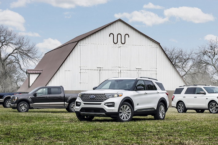 Sau thành công của F-150 King Ranch, hãng xe Mỹ tiếp tục ra mắt phiên bản này cho mẫu SUV Ford Explorer King Ranch 2021 mới.