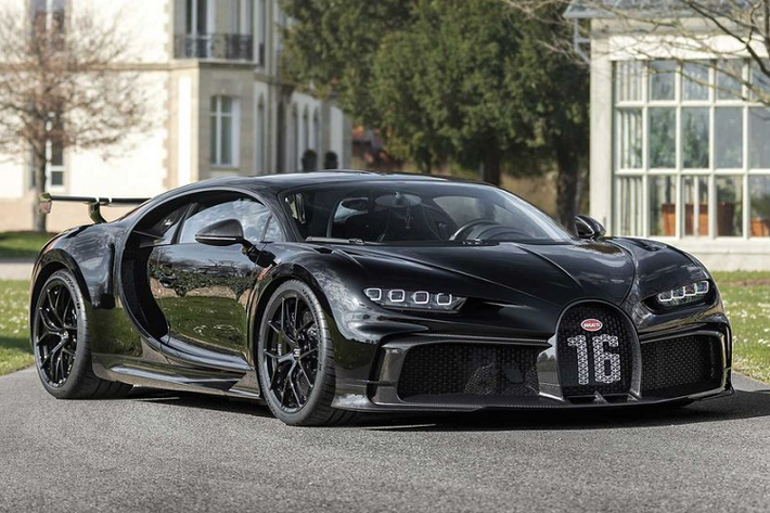 Mới đây, hãng siêu xe danh tiếng nước Pháp - Bugatti đã xuất xưởng chiếc Chiron thứ 300 sau 5 năm có mặt trên thị trường. Chiếc Bugatti Chiron đặc biệt này thuộc phiên bản Pur Sport với trang bị động cơ W16 8.0l tăng áp tứ, sản sinh công suất tới 1.479 mã lực và 1.600 Nm mô-men xoắn.