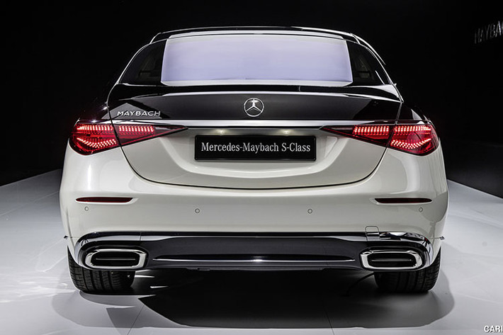 Hiện tại, giá xe Mercedes-Maybach S580 4Matic 2021 khi về đến dải đất hình chữ S đang được các công ty nhập khẩu tư nhân ở trong nước chào bán thấp nhất là 15 tỷ đồng và cao nhất lên đến 17,2 tỷ đồng. Mức giá này chưa bao gồm các chi phí ra biển số.