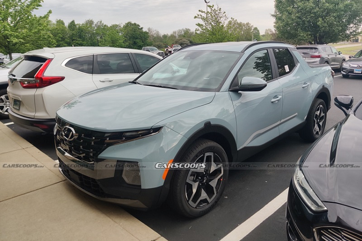 Lần đầu ra mắt dưới dạng concept vào năm 2015, Hyundai Santa Cruz hoàn toàn mới đã tạo được tiếng vang lớn nhờ sự kết hợp giữa kiểu dáng nhỏ gọn và thiết kế đẹp mắt. Với chiều dài xấp xỉ 4.971 mm, Santa Cruz thậm chí còn nhỏ hơn bất kỳ mẫu xe bán tải nào hiện đang được bán ra tại thị trường Mỹ.
