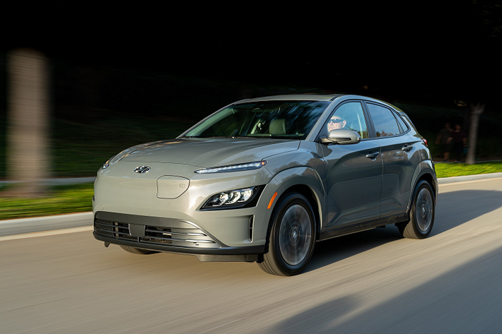 Sau Hàn Quốc, Mỹ là thị trường tiếp theo ra mắt Hyundai Kona 2022 mới. Mẫu SUV đô thị được phân phối với cả bản động cơ xăng và bản thuần điện.