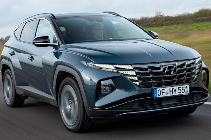 4. Hyundai Tucson (5.869 chiếc) Kể từ khi ra mắt phiên bản mới, Hyundai Tucson đã nhanh chóng trở thành "thỏi nam châm" thu hút sự chú ý của giới truyền thông và người tiêu dùng khắp toàn cầu. Tại Hàn Quốc, mẫu xe này cũng ghi nhận mức doanh số ấn tượng với 5.869 xe trong tháng 2/2021 và trở thành mẫu xe bán chạy thứ 4 trong tháng tại đây.