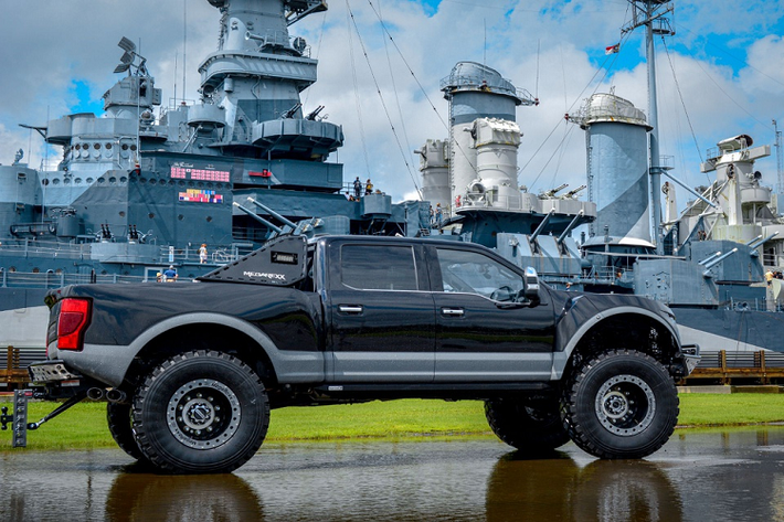 MegaRexx, một hãng độ có trụ sở lại North Carolina, đã mang gói trang bị MegaRaptor lên chiếc Ford F-250 Super Duty Platinum mới.