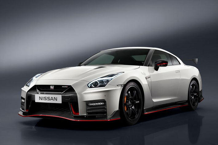 Thế hệ hiện tại của Nissan GT-R thể thao đã có mặt trên thị trường hơn một thập kỷ, kể từ lần đầu tiên ra mắt tại Triển lãm Ô tô Tokyo 2007. Trong những năm qua, GT-R đã nhận được vô số các bản cập nhật và phiên bản đặc biệt nhưng hãng chưa từng lên tiếng xác nhận xem khi nào GT-R có "người kế nhiệm".