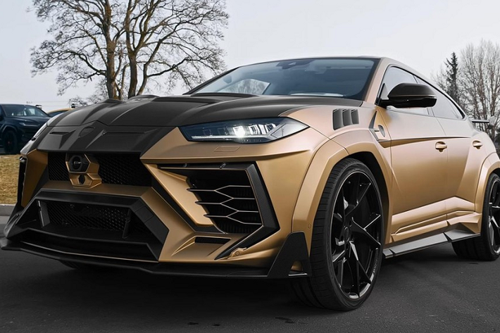 Siêu SUV Lamborghini Urus là chiếc xe hiện đang sở hữu hiệu suất cao nổi tiếng nhất trên thế giới, nhưng chưa chắc đã là mạnh nhất. Các mẫu SUV trang bị bộ tăng áp kép của Đức đang bắt đầu khiến chiếc xe Ý gặp khó khăn. Trong khi nhà sản xuất vẫn chưa đưa ra giải pháp tăng cường hiệu suất nào, những người mong muốn chiếc Urus của mình là mạnh nhất, độc nhất vẫn luôn có thể tìm đến các công ty độ hậu mãi.