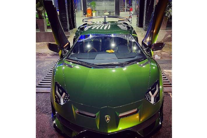 Dòng siêu xe Lamborghini Aventador ra mắt 2011, đến năm 2018 đã cho ra mắt Lamborghini Aventador SVJ giới hạn được giới mê xe nhận định nhiều khả năng sẽ là mẫu xe cuối cùng để kết thúc cho kỷ nguyên của dòng xe Aventador danh tiếng. Chính vì điều này mà giới đại gia trên thế giới đã tranh nhau mua phiên bản xe giới hạn SVJ.