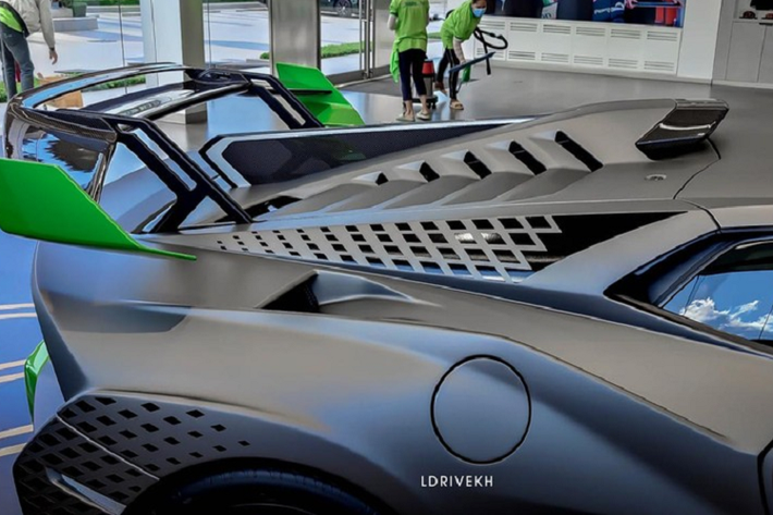 Hiện giới nhà giàu Việt cũng đã đánh tiếng sẽ sớm mang về nước đến hai chiếc siêu xe Lamborghini Huracan STO. Không rõ các đại gia Campuchia phải bỏ ra bao nhiêu tiền để mua Lamborghini Huracan STO, chỉ biết rằng, giới siêu giàu ở Thái Lan phải bỏ ra 29,99 triệu Baht, tương đương 23 tỷ đồng để sở hữu mẫu xe mới nhất nhà Lamborghini Huracan.