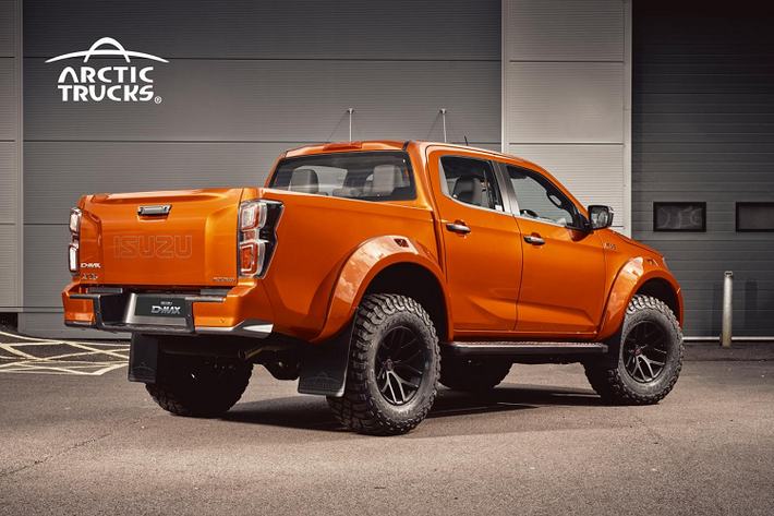 Tại thị trường Anh, Isuzi D-Max sẽ chỉ có duy nhất một tùy chọn động cơ là động cơ turbodiesel công suất 162 mã lực và mômen xoắn cực đại 360 Nm. Đi kèm với động cơ này là hộp số sàn 6 cấp hoặc tùy chọn hộp số tự động 6 cấp, và hệ dẫn động 4 bánh.