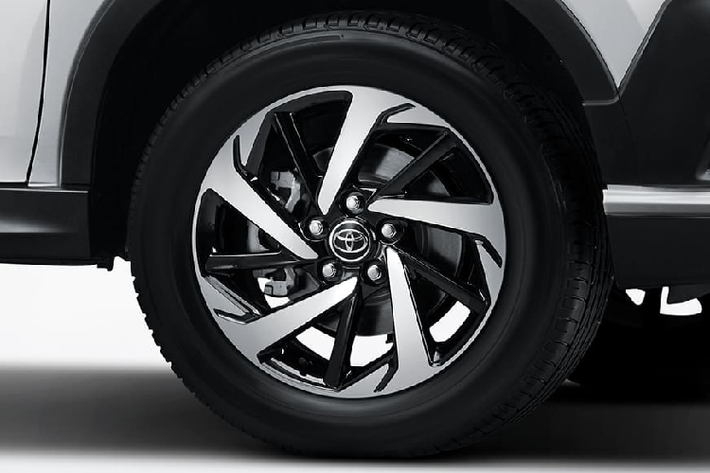 Các trang bị an toàn của Toyota Rush GR Sport 2022 tại thị trường Indonesia khá cơ bản với 6 túi khí, hệ thống cân bằng điện tử, hệ thống chống bó cứng phanh ABS và hỗ trợ khởi hành ngang dốc. Những công nghệ an toàn chủ động như phanh khẩn cấp tự động vốn có trên Toyota Rush tại thị trường Malaysia vẫn không được trang bị cho xe ở Indonesia.