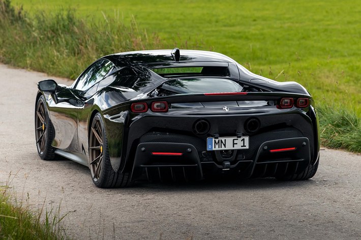 Nhưng Novitec vẫn chưa muốn dừng lại, hãng độ từ Đức đang nghiên cứu thêm nhiều nâng cấp hiệu suất và bộ bodykit bằng sợi carbon để tăng cường tính khí động học cho siêu xe Ferrari SF90 Stradale.