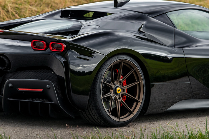 Tại Việt Nam, Ferrari SF90 Stradale được phân phối chính hãng với giá từ 39 tỷ đồng, là một trong những siêu xe chính hãng đắt nhất bên cạnh Lamborghini Aventador S (40 tỷ đồng).