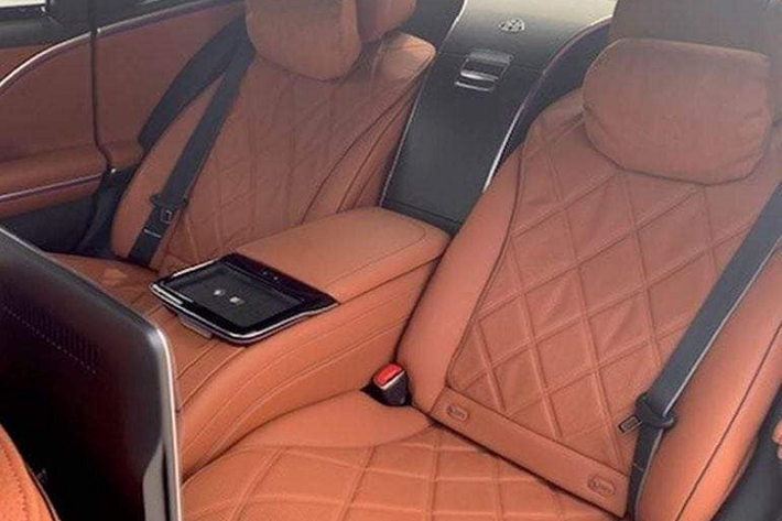 Dòng xe siêu sang Mercedes-Maybach S580 4Matic 2021 sắp về nước được trang bị động cơ V8, tăng áp kép, dung tích 4.0 lít kết hợp cùng hệ thống mild hybrid 48V giúp xe sản sinh công suất tối đa 496 mã lực, tăng 33 mã lực so với Mercedes-Maybach S560 4Matic. Mô-men xoắn cực đại 700 Nm.