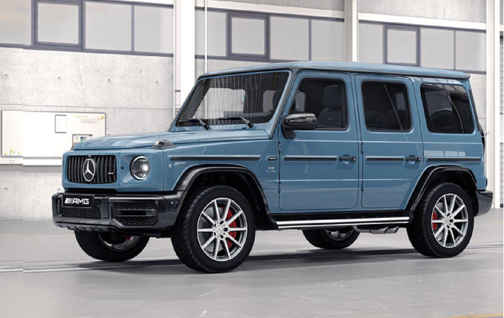 Với việc sở hữu màu sơn tuỳ chọn, giá xe Mercedes G63 2021 mà Cường Đô la mới tậu chắc chắn có giá cao hơn mức 10,6 tỷ đồng mà hãng xe Đức niêm yết tại Việt Nam. Trước đó, một số chiếc G63 AMG được mua chính hãng có màu sơn đặc biệt thường có giá cao hơn màu tiêu chuẩn 500 hoặc 800 triệu đồng.