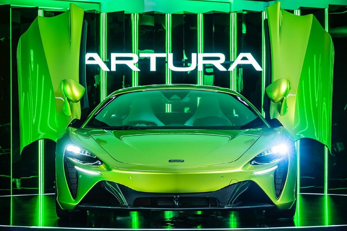 Trong danh mục Supercars hiện tại của hãng siêu xe Anh quốc đã có thêm sự hiện diện của mẫu xe McLaren Artura hoàn toàn mới, chính điều này đã làm cho không ít đại gia Việt phải lên đơn để mang ngay xe về nước nhằm hoàn toàn dải sản phẩm hàng "nóng" này.