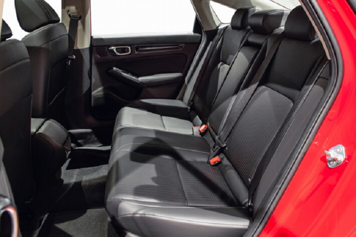 Honda Civic 2022 còn có lựa chọn màn hình cảm ứng màu HD 9 inch mới ở các phiên bản cao hơn, tương tự như Accord, Odyssey, Pilot và Passport. Ngoài ra, xe còn được trang bị sạc điện thoại không dây tương thích Qi. Hệ thống giải trí với dàn âm thanh cao cấp của Bose với 12 loa (Touring) sử dụng công nghệ “Dynamic Speed Compensation” tự động điều chỉnh âm lượng và giai điệu dựa trên tốc độ của xe và hơn nữa.