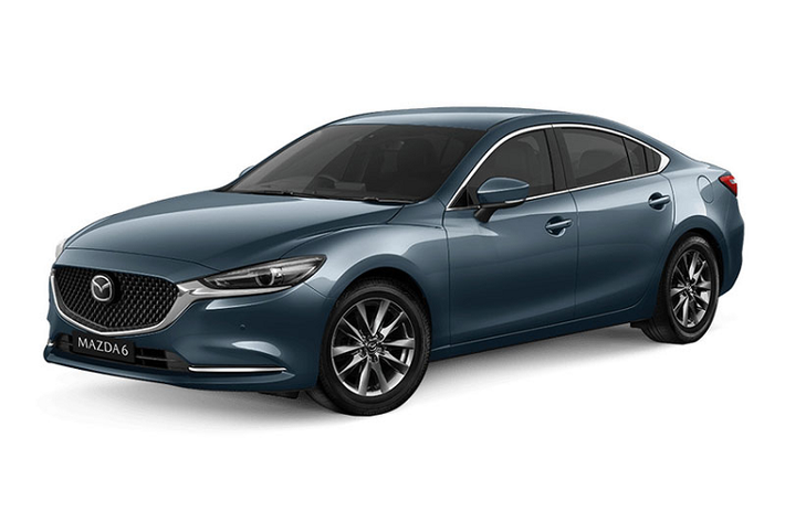 Tất cả biến thể của Mazda6 2021 đều được trang bị tiêu chuẩn đèn pha và đèn hậu LED, mâm xe hợp kim 17 inch, gương chiếu hậu chỉnh điện, màn hình cảm ứng 8 inch, định vị vệ tinh và tương thích Apple CarPlay, Android Auto. Xe còn có điều hòa 2 vùng, vô lăng và cần số bọc da.