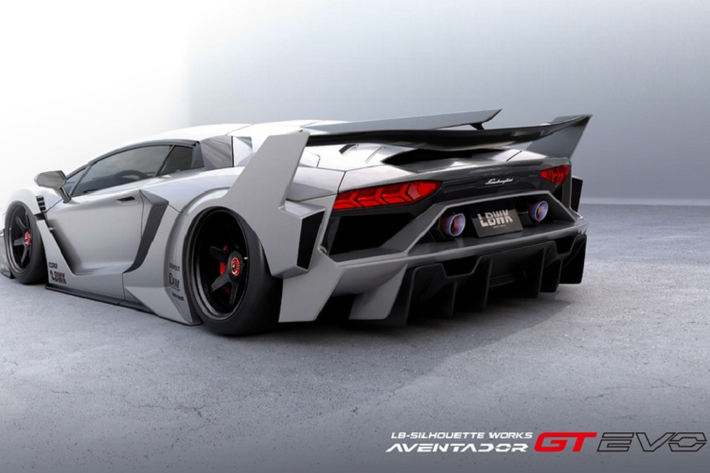 Ngoài ra, Liberty Walk còn cung cấp thêm tùy chọn hệ thống treo khí nén, cho phép xe có thể nâng hạ gầm khi di chuyển ở những điều kiện khác nhau. Ngoài ra, hãng độ đến từ Nhật Bản cũng cho phép khách hàng nâng cấp mui xe làm từ sợi carbon.