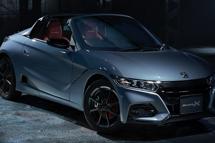 Ra mắt vào năm 2015, mẫu xe thể thao Honda S660 được thay thế cho Beat và cũng để kỷ niệm 50 năm thành lập bộ phận Honda R&D. Honda chỉ phân phối S660 ở thị trường nội địa.