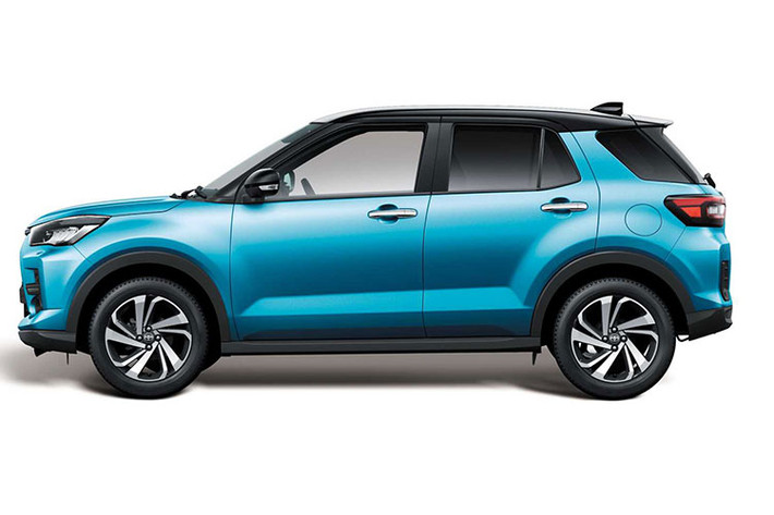 Toyota Raize tại Việt Nam dự đoán sẽ có công nghệ nổi trội hơn, cụ thể 2 tính năng cảnh báo điểm mù và cảnh báo phương tiện cắt ngang. Bên cạnh đó, thông tin từ phía đại lý còn cho hay Toyota Raize sẽ được trang bị động cơ tăng áp 1.0L cho công suất tối đa 98 mã lực và mô-men xoắn cực đại đạt 140 Nm.