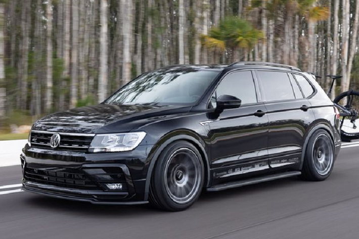 Volkswagen Mỹ đã bắt tay với một hãng điều chỉnh để sản xuất mẫu concept mới tên là Volkswagen Tiguan SE R-Line Black RiNo mới. Chiếc xe này được đặt theo tên của Denver, khu nghệ thuật Riverside North của Colorado, và được chế tạo bởi Jamie Orr của Orchid Euro.