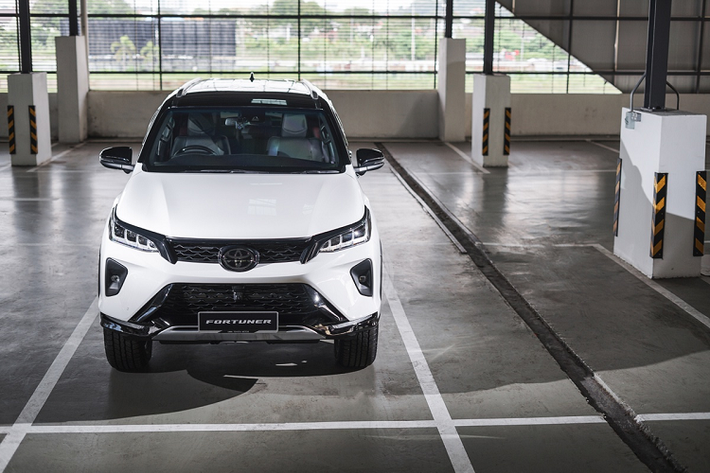 Sau khi ra mắt, Fortuner đời 2021 sẽ cạnh tranh với Ford Everest, Mitsubishi Pajero Sport, Nissan Terra, Chevrolet Trailblazer và Isuzu mu-X.