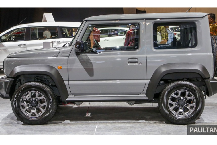 Tại Việt Nam, bất chấp những tin đồn, mẫu SUV nhỏ bé này vẫn chưa được đưa về phân phối chính hãng. Tuy nhiên, đã có một vài chiếc Suzuki Jimny 2020 xuất hiện tại Việt Nam qua con đường nhập khẩu tư nhân và có giá lên đến 1,4 tỷ đồng. Trong đó, có một chiếc đã được thu nạp vào bộ sưu tập xe của Chủ tịch Trung Nguyên.