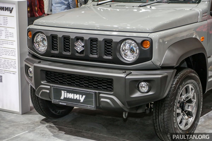 Tại Việt Nam, bất chấp những tin đồn, mẫu SUV nhỏ bé này vẫn chưa được đưa về phân phối chính hãng. Tuy nhiên, đã có một vài chiếc Suzuki Jimny 2020 xuất hiện tại Việt Nam qua con đường nhập khẩu tư nhân và có giá lên đến 1,4 tỷ đồng. Trong đó, có một chiếc đã được thu nạp vào bộ sưu tập xe của Chủ tịch Trung Nguyên.