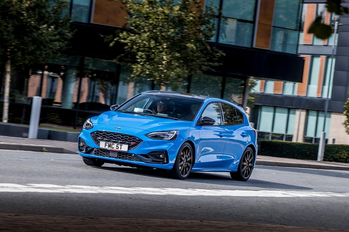 Mới đây, bộ phận độ xe hiệu năng cao chính hãng Ford Performance vừa chính thức ra mắt phiên bản đặc biệt Ford Focus ST Edition 2021 mới dành cho một số thị trường nhất định tại Châu Âu. Theo công bố, phiên bản Ford Focus hiệu năng cao này sẽ có một số nâng cấp về trang bị nhằm tối ưu hóa khả năng vận hành của xe.