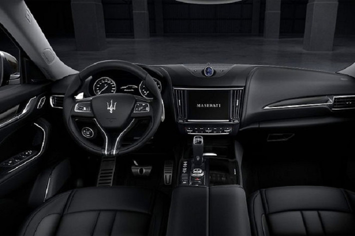 Với bản Sportivo X, Levante V6 sẽ có được gói nâng cấp Nerissimo nâng cấp với các chi tiết ốp đen bóng, gói Easy Access Pack với chức năng đá cấp, mở khóa từ xa và gói hỗ trợ người lái mở rộng Driver Assistance Plus bao gồm chức năng kiểm soát hành trình thích ứng, hỗ trợ giám sát điểm mù, camera 360 độ, hỗ trợ định vị biển báo, hỗ trợ người lái chủ động và nhận diện người đi bộ.