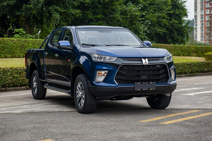 Thương hiệu Qingling Motors là một nhà sản xuất xe tương đối nhỏ từ Trung Quốc, thành lập từ năm 1985. Trong quá khứ, thương hiệu này chủ yếu chịu trách nhiệm lắp ráp các mẫu xe Isuzu, thực hiện dưới bản quyền chính hiệu từ Isuzu.