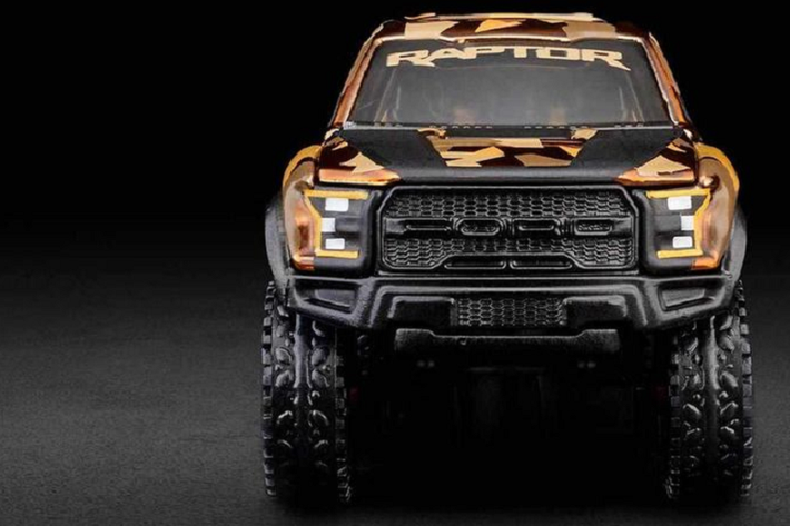 Tương tự phiên bản Raptor trước, HWC Special Edition có mui xe và cửa hậu mở ra.
