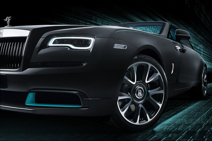 5. Wraith Kryptos Nếu là một người đam mê những dòng mật mã, ký hiệu thì phiên bản Wraith Kryptos chính là dành cho bạn. Được sản xuất với số lượng giới hạn chỉ 50 chiếc trên toàn cầu, mỗi chiếc Wraith Kryptos đều sẽ có một mật mã ẩn giấu riêng trên từng chi tiết cá nhân hoá.