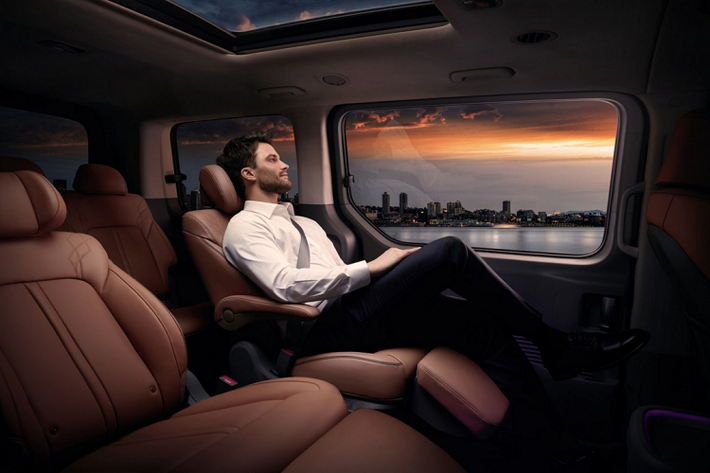 Nó được trang bị hệ thống Hyundai SmartSense tiêu chuẩn vớ chức năng: Hỗ trợ tránh va chạm điểm mù, cảnh báo người lái mất tập trung, hỗ trợ tránh va chạm phía trước, hỗ trợ đèn pha tự động và hỗ trợ đi theo làn đường.